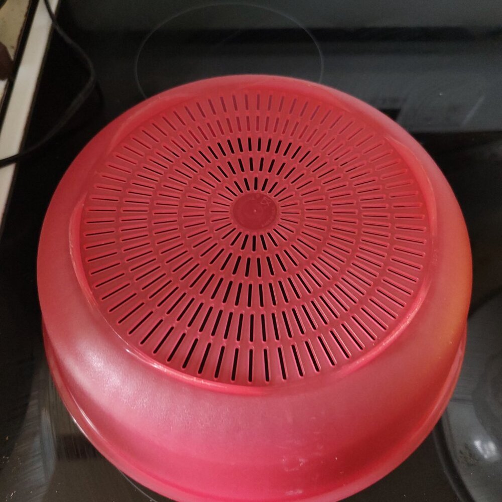 Tupperware strainer - Picture 2 of 2